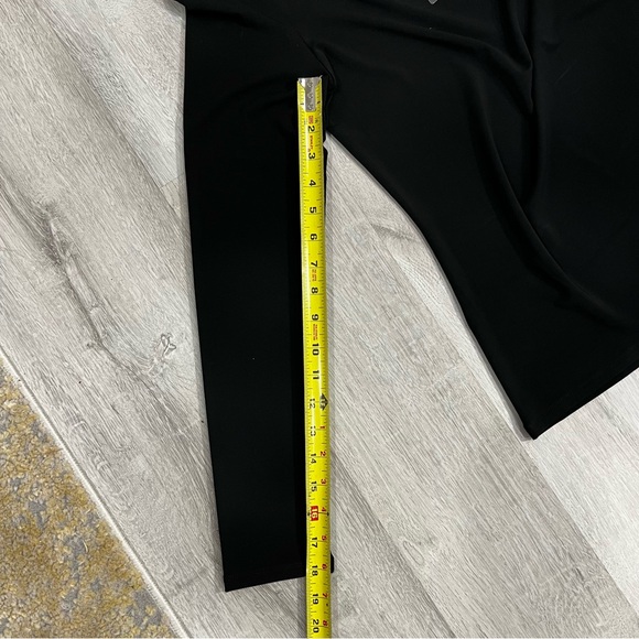 NWT BCBGMAXAZRIA Black One Sleeve & Open Shoulder Top Size M Black - Picture 7 of 11